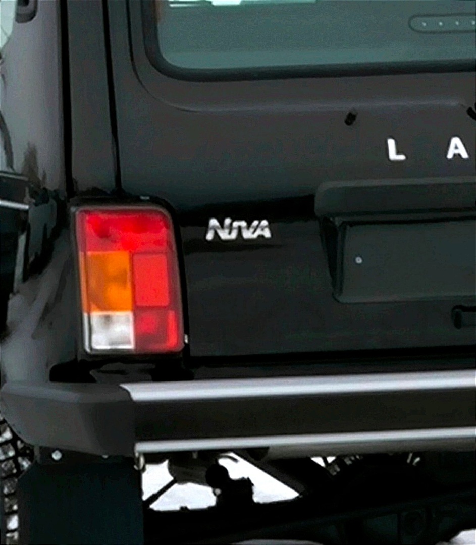 Компания АвтоВАЗ «потеряла» шильдики на внедорожниках LADA Niva Legend и Travel